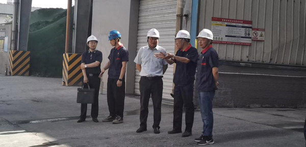 集團公司黨委委員、股份公司黨委書記、總經(jīng)理蔣培進到建材公司調(diào)...