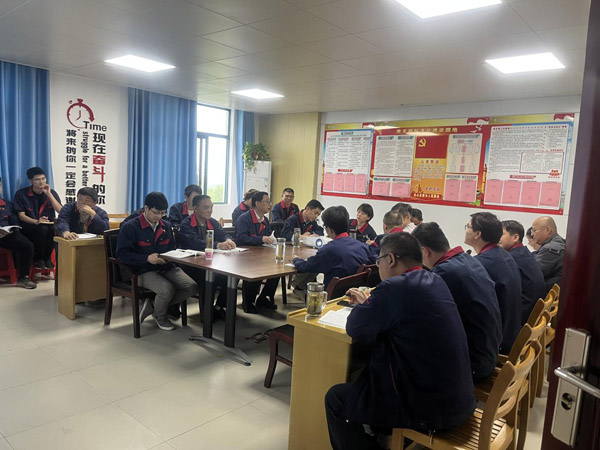 王伍升到建材研究室、建材公司調(diào)研